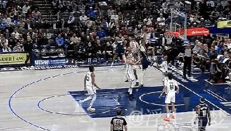 戴维斯巧送妙传 穆迪罚球线强打2+1 戴维斯巧送妙传 穆迪罚球线强打2+1